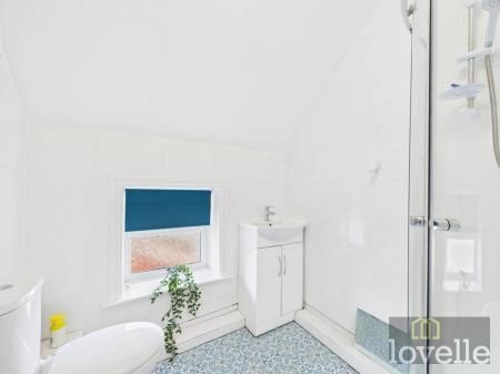 1 bedroom Flat To Let - Photo 5