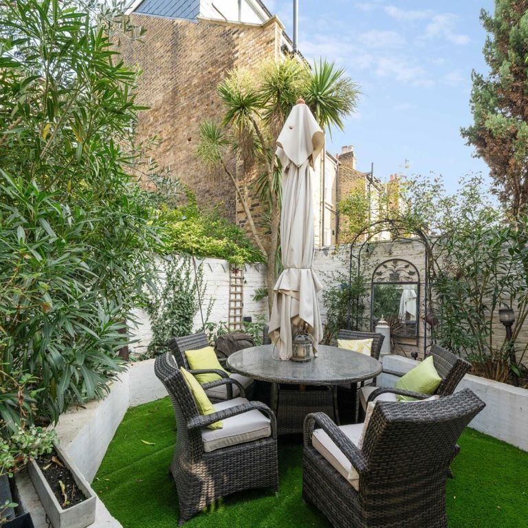 Linden Gardens, W4 2EG, London - Photo 1