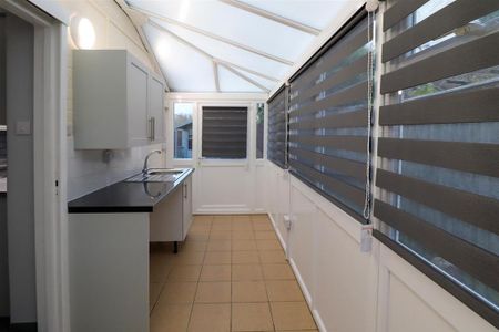 2 bedroom bungalow to rent - Photo 3