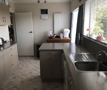 Large home in Kamo West! - Photo 5