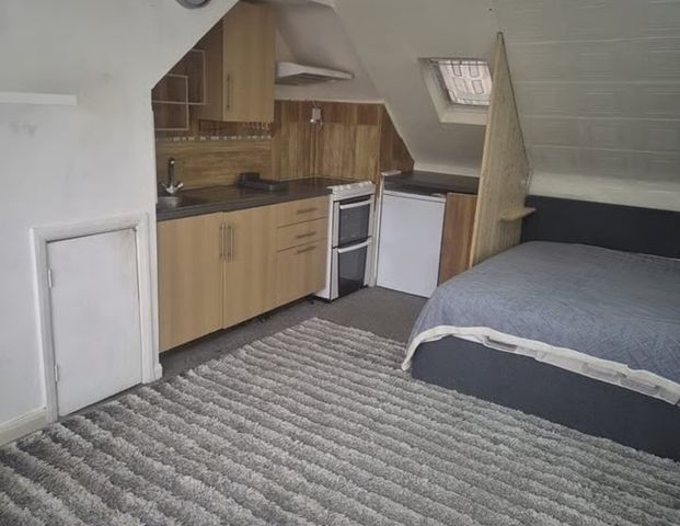 Studio Flat, Eastern Avenue, IG2 - Photo 1