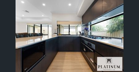 Luxury Family Home in Rossmoyne Highschool Catchment - Photo 3