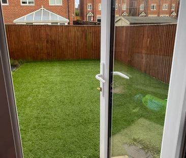 4 Bed Semi-Detached House, Hexagon Close, M9 - Photo 2