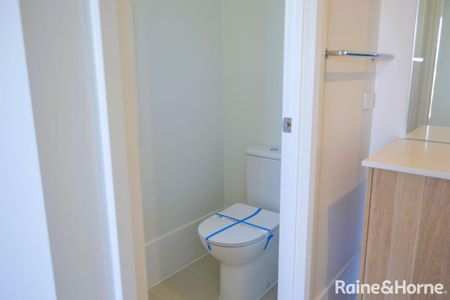 Brand new stunning 4-bedroom home - Photo 2