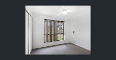 Large Family Home - Close to Hospital - Photo 2