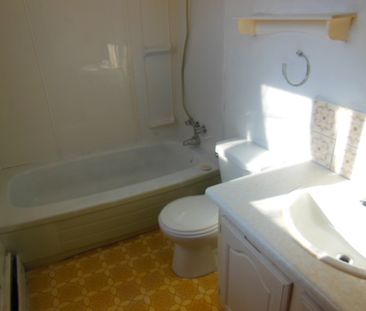 1257 WASCANA #3 ONE BEDROOM SUITE - Photo 3