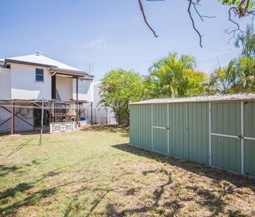 Three bedroom home in convenient location! - Photo 2