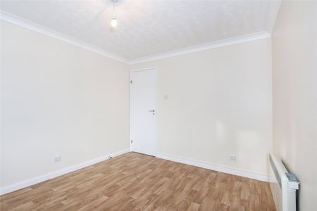 1 bedroom Maisonette in Derrick Close, Reading - Photo 4