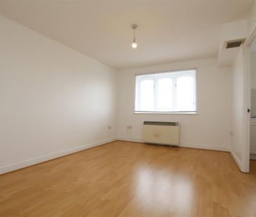 1 bedroom Apartment to let - Photo 2