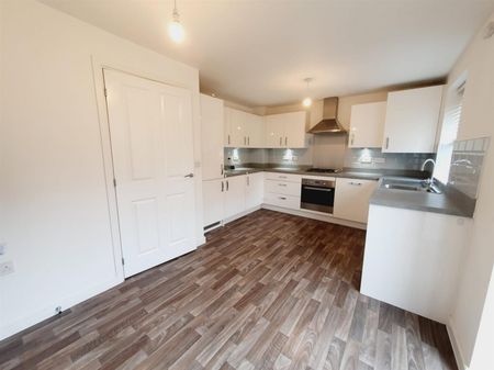 3 Bedroom House to Rent in Claydon Avenue, Barton Seagrave, Kettering, NN15 - Photo 3