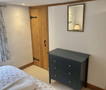 2 bedroom character property to rent - Photo 6