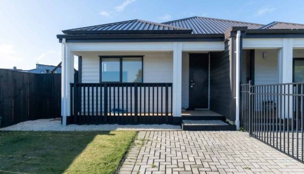 Modern, Sun-Filled 2-Bedroom Home Near Drury – Peaceful & Convenient - Photo 1