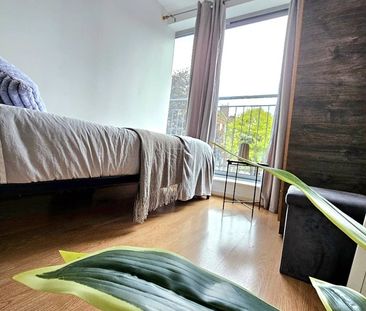 Room in a Shared Flat, Bromley High Street, E3 - Photo 1