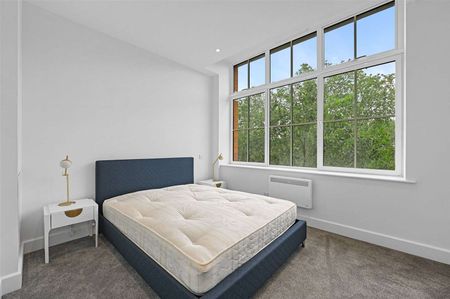 West Smithfield, London, EC1A 9HX - Photo 4