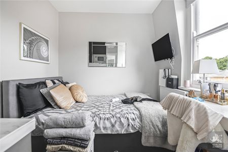 Finchley Road, London, NW3 6BX - Photo 2