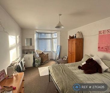 8 bedroom terraced house to rent - Photo 2