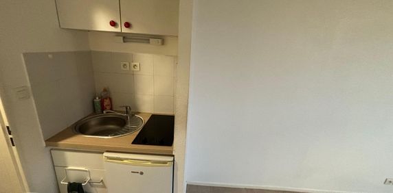 Location Appartement 1 pièce 20m² TOURS 37000 - Photo 2