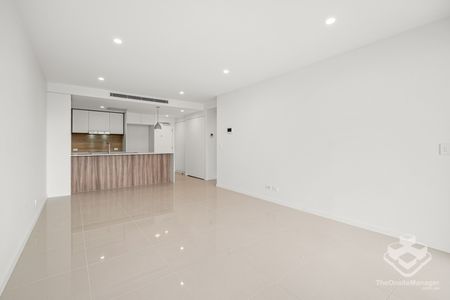 Lovely 2 Bedroom Apartment in the heart oof Coorparoo with two carspaces - Photo 4