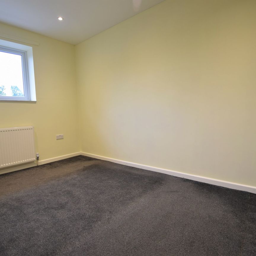 Frimley High Street, Frimley, GU16 - Photo 1