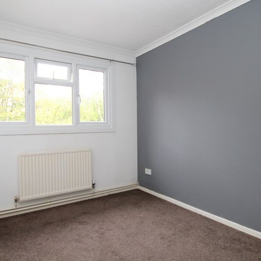 3 Bedroom Terraced House - Photo 1