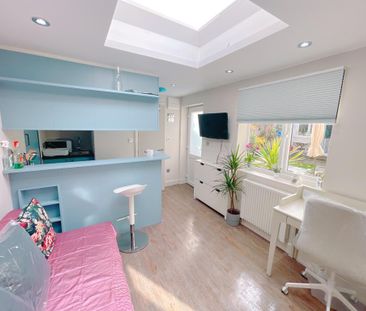 Studio to rent - Photo 1