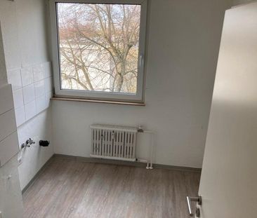 Günstige 3,5-Zimmer-Wohnung in zentraler Lage mit großem Balkon - Photo 6