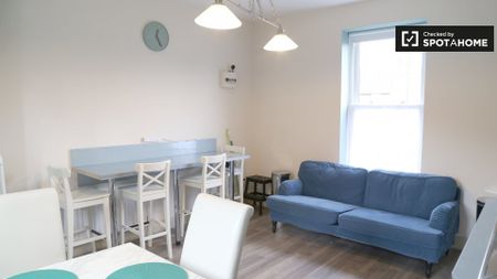 Cheerful room to rent in 9-bedroom house in Stoneybatter - Photo 2