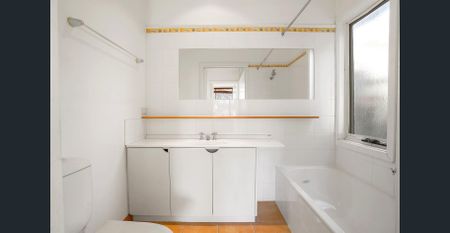 Charming 3 Bed Family Home on Spacious Block in Sought After Cheltenham - Photo 3