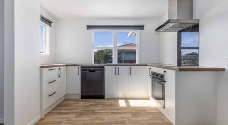 Stylish Four Bedroom Home - Photo 2