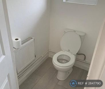 4 bedroom terraced house to rent - Photo 3