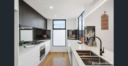 Contemporary living with sought-after convenience - Photo 4