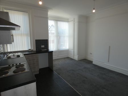 Holmfield Road Flat 2 - Photo 2