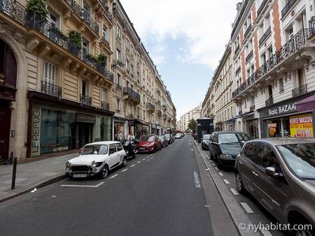 Logement à Paris, Location meublée - Photo 2