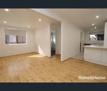 2 Bedroom Unit Close to the RSL Club & IGA - Available 23.12.2025 - Photo 1