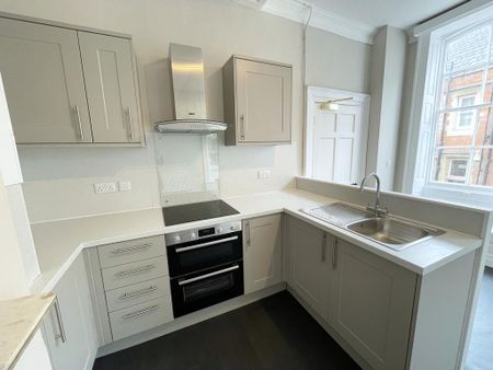 3 bedroom flat to rent - Photo 3