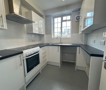 3 bedroom flat to rent - Photo 5