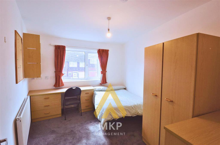 4 bedroom flat to rent - Photo 5