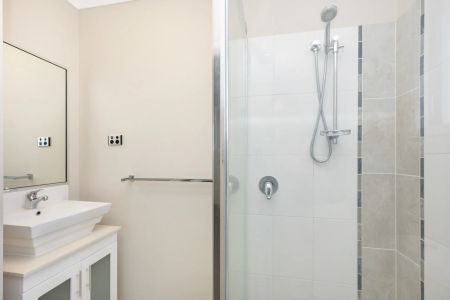 Elegant Family Home - Photo 5