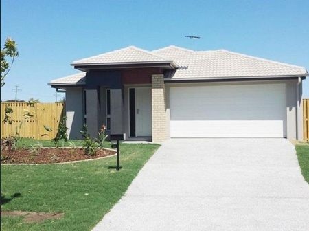 Modern Family home with large yard - Photo 5