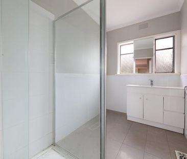 2 bedroom home in Zone! - Photo 5