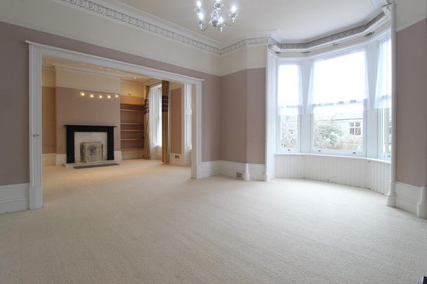 4 bedroom flat to rent - Photo 1
