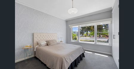 Timeless charm meets modern design, Located in perfect Flora Hill position. - Photo 4