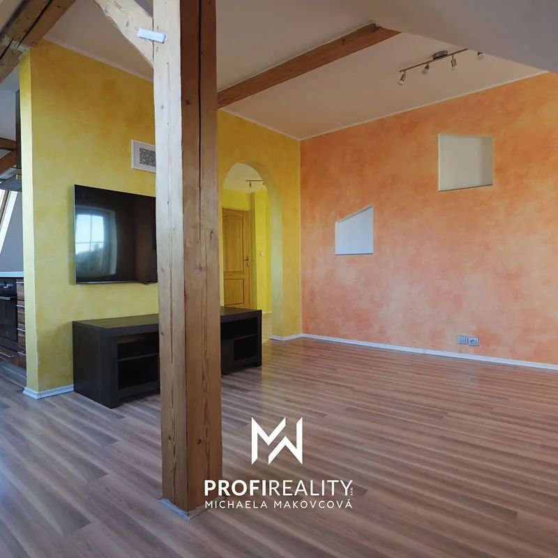 Pronájem bytu 2+1 70 m² - Photo 1