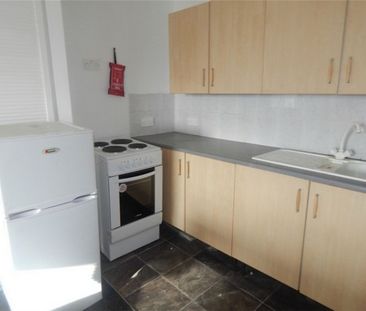 3 Bed - Manchester Road, Huddersfield, West Yorkshire - Photo 1