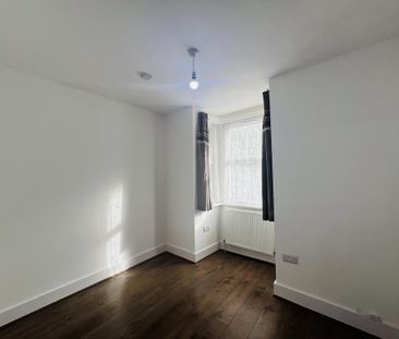 3 bedroom flat to rent - Photo 4