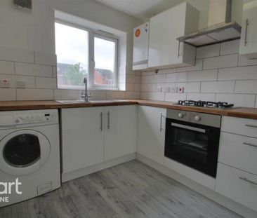 2 bedroom semi-detached house to rent - Photo 3