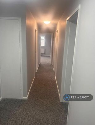 3 bedroom flat to rent - Photo 1