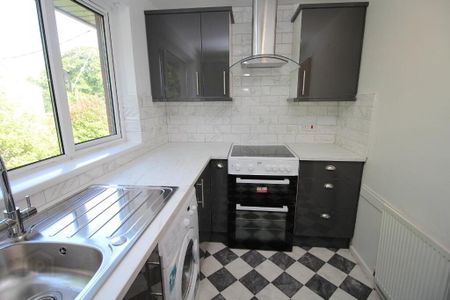 1A Strathearn Court, Holywood, BT18 9NP - Photo 5