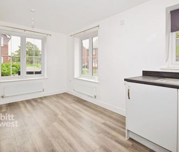 3 bedroom semi-detached house to rent - Photo 6