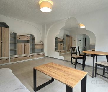 Centrum! Duża kawalerka z balkonem i parkingiem. - Photo 2